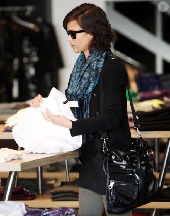 Jessica Alba en pleine séance shopping à Beverly Hills le 4 mars 2010