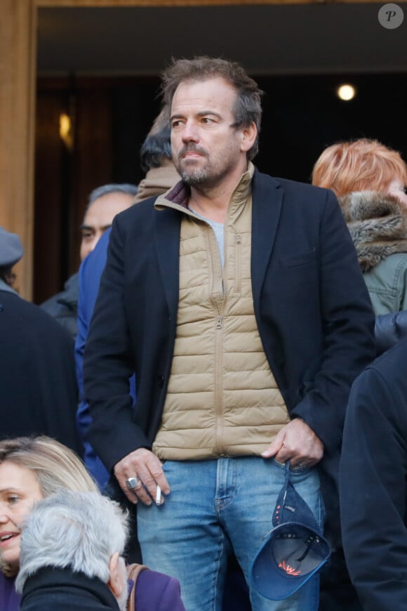 Le lundi 14 août 2023, il a dévoilé une nouvelle photo de sa belle.
Stéphane Henon - Sorties des obsèques de la comédienne Pascale Roberts en l'église Saint Roch à Paris le 8 novembre 2019. 