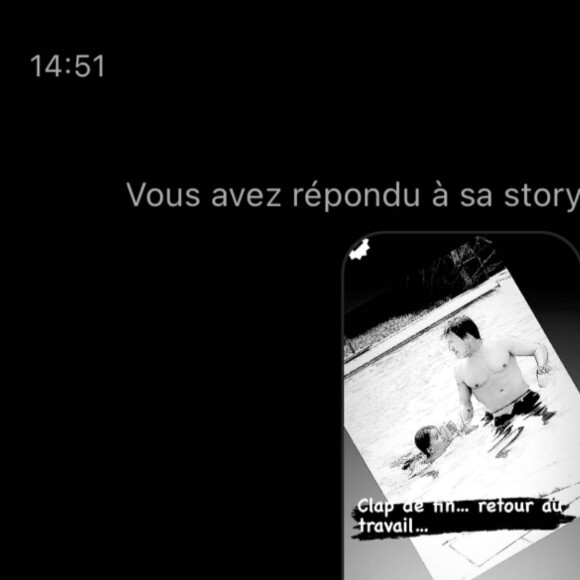 Il n'a alors pas hésité une seule seconde à écrire à son père pour lui faire savoir qu'il le suspectait d'avoir retouché sa photo torse nu. Moqueur, il lui indiquait qu'il n'arrivait pas à croire que c'était son corps et criait au montage. 