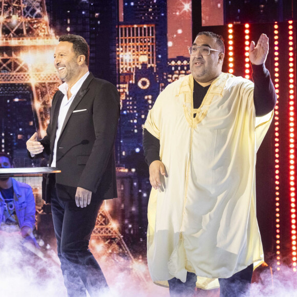 Exclusif - Arthur Essebag, Wahid Bouzidi - Enregistrement des 10 ans de l'émission "Vendredi tout est permis (VTEP)", présentée par A.Essebag et diffusée le 29 janvier sur TF1 © Jacovides-Moreau / Bestimage Anniversaire exceptionnel pour l'émission culte de TF1, " Vendredi Tout Est Permis "  !  VTEP célèbre ses 10 ans, au Dôme de Paris, devant un public déchaîné. Pour cette soirée exceptionnelle, Arthur est accompagné des plus grandes stars et des sociétaires de l'émission pour une soirée XXL. Plus de 50 artistes sur scène viendront célébrer l'émission la plus drôle et déjantée du PAF. Tous se prêteront au jeu des épreuves cultes qui ont fait le succès de VTEP : Let's Dance, Casting Pub, Amuse-bouche, ABC Story, Décollage Immédiat, Mime à la chaîne et le fameux Décor Penché... Attention, tout peut arriver dans ce VTEP de légende avec des artistes survoltés et parfois incontrôlables mais aussi des happenings hallucinants. VTEP est encore et toujours l'émission de tous les records : Arthur, en début d'émission, enverra un texto à une trentaine d'artistes pour participer au plus grand Speed Quiz de tous les temps ! Alors, qui répondra présent ? Qu'ils soient chez eux, au sport, au resto avec des amis... ils auront 1h pour rejoindre Arthur et ses invités au Dôme de Paris. Plus que jamais, VTEP prône LE VIVRE ENSEMBLE ou plutôt le RIRE ENSEMBLE !  " Vendredi Tout Est Permis " est le programme où les célébrités - humoristes, chanteurs, comédiens, animateurs... - dépassent toutes les limites sans jamais se prendre au sérieux. Pas de gagnant, pas de perdant : l'unique enjeu est de s'amuser, pour les invités comme pour les téléspectateurs et ça depuis déjà 10 ans ! 