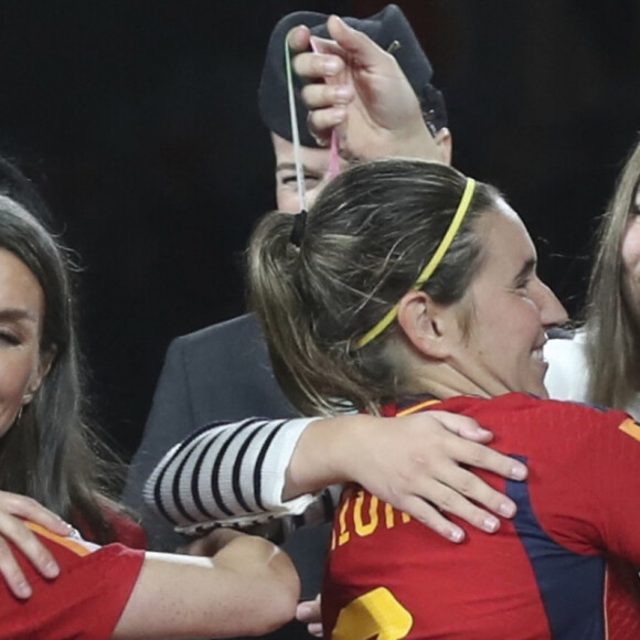 La reine Letizia d'Espagne et sa fille la princesse Sofia assistent à la finale de la Coupe du monde féminine de la FIFA au Stadium Australia à Sydney, Australie, le 20 août 2023. 