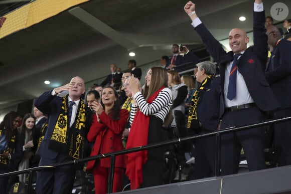 La reine Letizia d'Espagne et sa fille la princesse Sofia assistent à la finale de la Coupe du monde féminine de la FIFA au Stadium Australia à Sydney, Australie, le 20 août 2023. 