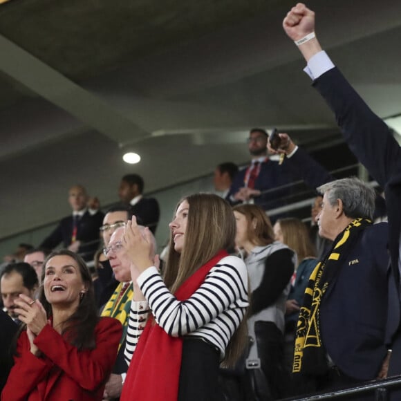 La reine Letizia d'Espagne et sa fille la princesse Sofia assistent à la finale de la Coupe du monde féminine de la FIFA au Stadium Australia à Sydney, Australie, le 20 août 2023. 