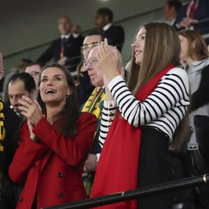 Un beau moment de partage !
La reine Letizia d'Espagne et sa fille la princesse Sofia assistent à la finale de la Coupe du monde féminine de la FIFA au Stadium Australia à Sydney, Australie, le 20 août 2023. 