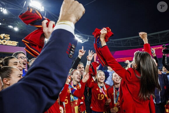 La reine Letizia d'Espagne et sa fille la princesse Sofia assistent à la finale de la Coupe du monde féminine de la FIFA au Stadium Australia à Sydney, Australie, le 20 août 2023. 