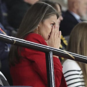 La reine Letizia d'Espagne et sa fille la princesse Sofia assistent à la finale de la Coupe du monde féminine de la FIFA au Stadium Australia à Sydney, Australie, le 20 août 2023. 