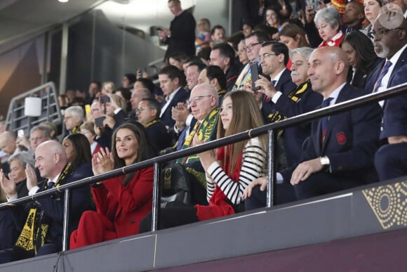 La reine Letizia d'Espagne et sa fille la princesse Sofia assistent à la finale de la Coupe du monde féminine de la FIFA au Stadium Australia à Sydney, Australie, le 20 août 2023. 