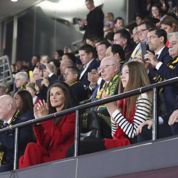 La reine Letizia d'Espagne et sa fille la princesse Sofia assistent à la finale de la Coupe du monde féminine de la FIFA au Stadium Australia à Sydney, Australie, le 20 août 2023. 