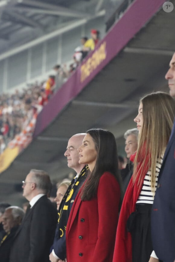 La reine Letizia d'Espagne et sa fille la princesse Sofia assistent à la finale de la Coupe du monde féminine de la FIFA au Stadium Australia à Sydney, Australie, le 20 août 2023. 