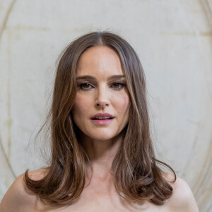 Nathalie Portman a annoncé son soutien au mouvement de grève des scénaristes de Hollywood.
Natalie Portman au photocall du défilé de mode Christian Dior collection Haute Couture Automne/Hiver lors de la Fashion Week de Paris (PFW), à Paris, France. © Borde-Rindoff/Bestimage