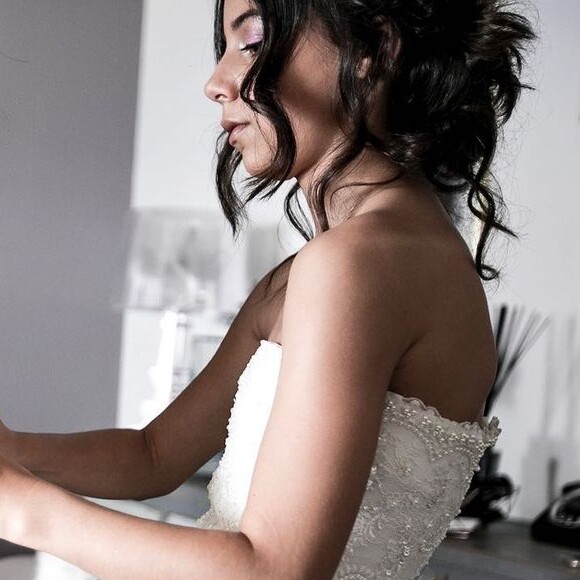 Les internautes ont pu découvrir la magnifique robe de mariée d'Alizée
La fille aînée d'Alizée, Annily, dévoile des photos inédites du mariage de sa mère avec Grégoire Lyonnet pour célébrer le 39ème anniversaire de la chanteuse.