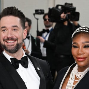 C'est lors de la dernière édition du MET Gala que Serena Williams avaient annoncé sa grossesse
Serena Williams, enceinte, et son mari Alexis Ohanian - Les célébrités arrivent à la soirée du "MET Gala 2023" à New York, le 1er mai 2023. 