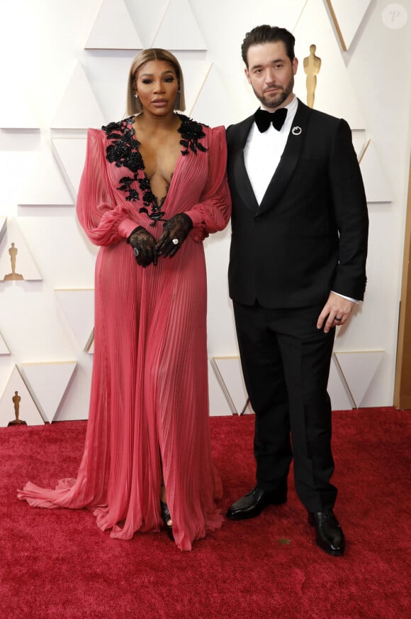Avec son mari Alexis Ohanian, ils l'ont appelée Adira River Ohanian
Serena Williams et son mari Alexis Ohanian au photocall de la 94ème édition de la cérémonie des Oscars à Los Angeles, le 27 mars 2022. © Future-Image via Zuma Press/Bestimage 