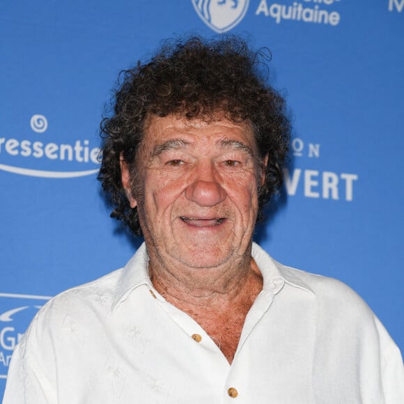 Robert Charlebois - Photocall de la cérémonie d'ouverture du 16ème festival du film francophone (FFA) de Angoulême le 22 août 2023. © Coadic Guirec / Bestimage  Photocall of the opening ceremony of the 16th Francophone Film Festival (FFA) in Angoulême on 22 August 2023 