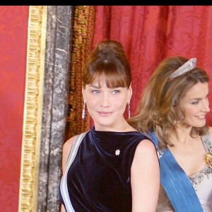 Après un dîner d'Etat en Espagne
Carla Bruni Sarkozy et Letizia d'Espagne lors d'un dîner d'Etat organisé au Palais royal à Madrid le 27 avril 2009.