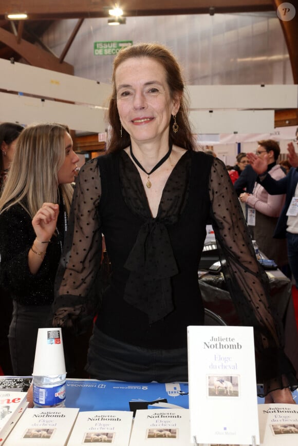 Juliette Nothomb en dédicace lors de la 40ème Foire du Livre de Brive-la-Gaillarde. Le 4 novembre 2022 © Jean-Marc Lhomer / Bestimage 