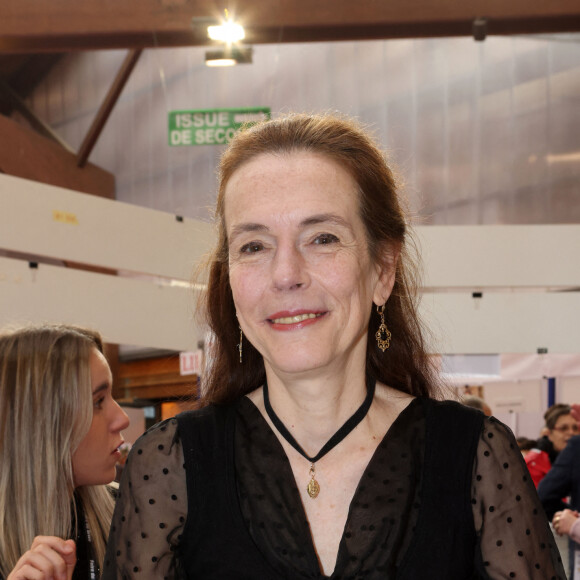Juliette Nothomb en dédicace lors de la 40ème Foire du Livre de Brive-la-Gaillarde. Le 4 novembre 2022 © Jean-Marc Lhomer / Bestimage 