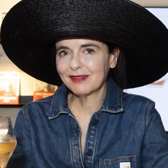 Un énorme traumatisme qui l'a poussée vers l'anorexie.
Amélie Nothomb Festival du Livre de Paris 2022 au Grand Palais éphémère - Paris le 23/04/2022 - © Jack Tribeca / Bestimage