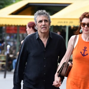 Julien Clerc et sa femme Hélène - Mariage de Claude Lelouch à la mairie du 18ème à Paris. Le 17 juin 2023