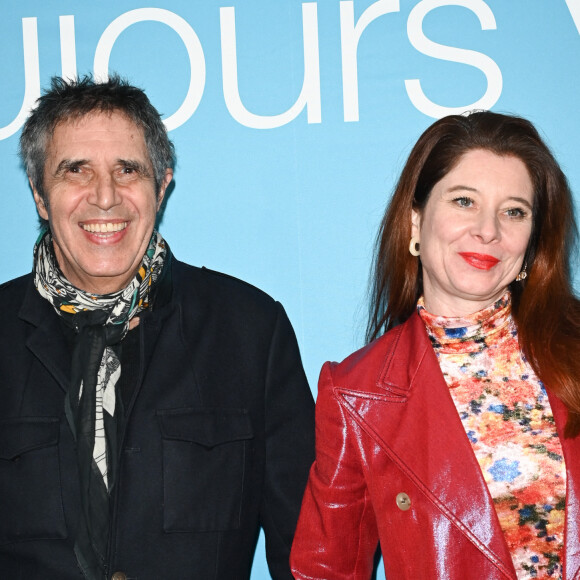 Julien Clerc et sa femme Hélène Grémillon lors de l'avant-première du film Je verrai toujours vos visages au cinéma UGC Normandie à Paris le 14 mars 2023. © Coadic Guirec / Bestimage 
