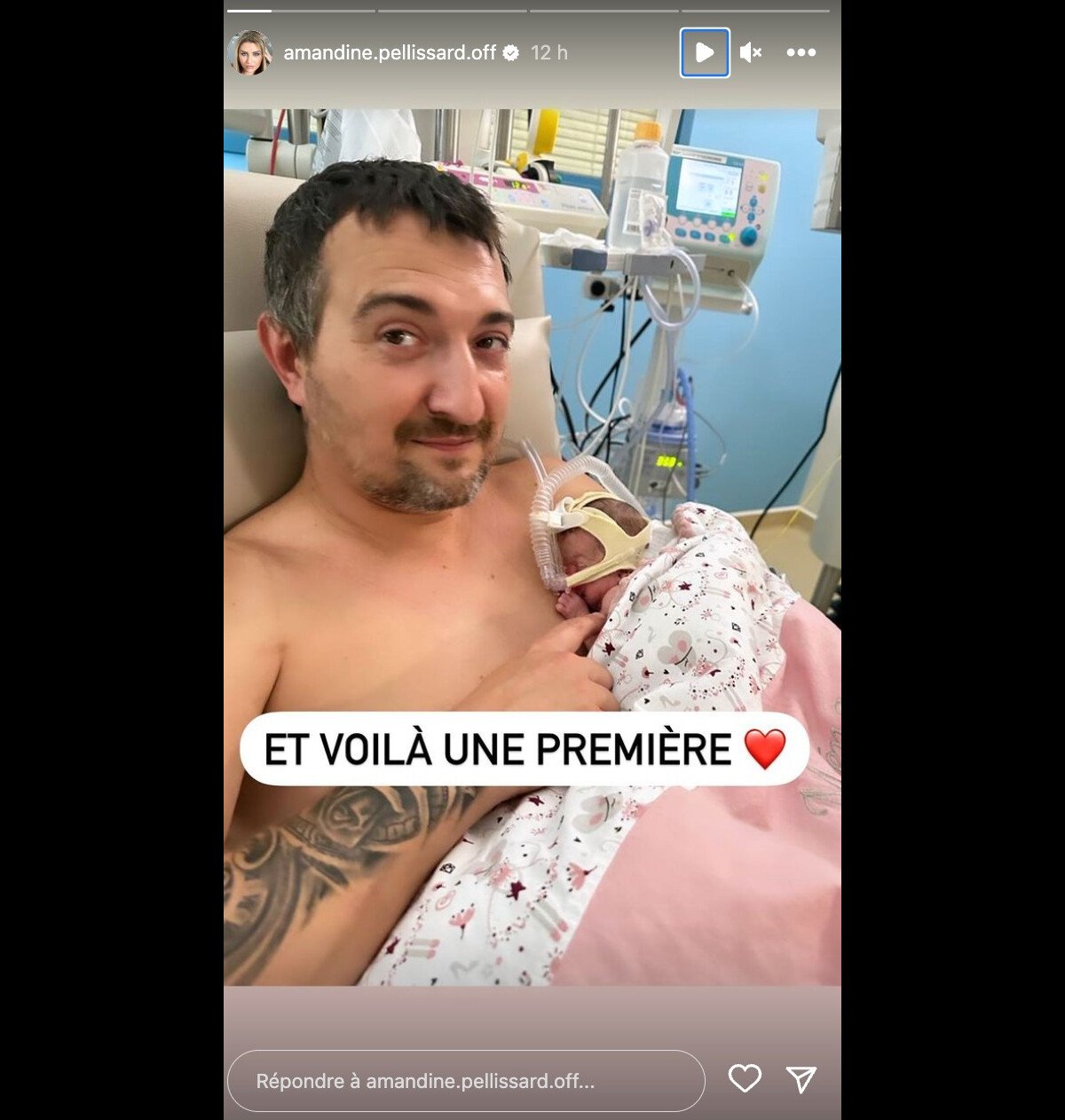 Photo : Si la célèbre mère de famille à pu regagner sa maison, son bébé  reste pour le moment hospitalisé. Chaque jour, Amandine et Alexandre  Pellissard parfois accompagnés de leurs enfants viennent