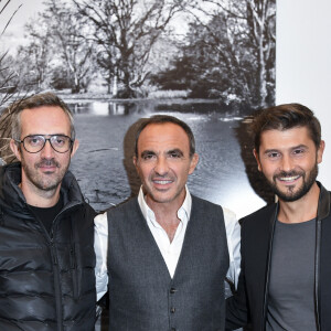 Il est remplacé par Nikos Aliagas en janvier 2007, à une période où les audiences étaient en berne.
Exclusif - Guillaume Lacroix, Nikos Aliagas et Christophe Beaugrand - N.Aliagas lance son exposition "L'EPREUVE DU TEMPS - INSTANTS PHOTOGRAPHIQUES" et de la sortie de son livre "L'EPREUVE DU TEMPS" sur le toit de la grande Arche de la Défense à Paris, France, le 25 octobre 2018. © Pierre Perusseau/Bestimage