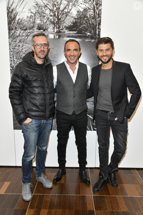 Exclusif - Guillaume Lacroix, Nikos Aliagas et Christophe Beaugrand - N.Aliagas lance son exposition "L'EPREUVE DU TEMPS - INSTANTS PHOTOGRAPHIQUES" et de la sortie de son livre "L'EPREUVE DU TEMPS" sur le toit de la grande Arche de la Défense à Paris, France, le 25 octobre 2018. © Pierre Perusseau/Bestimage