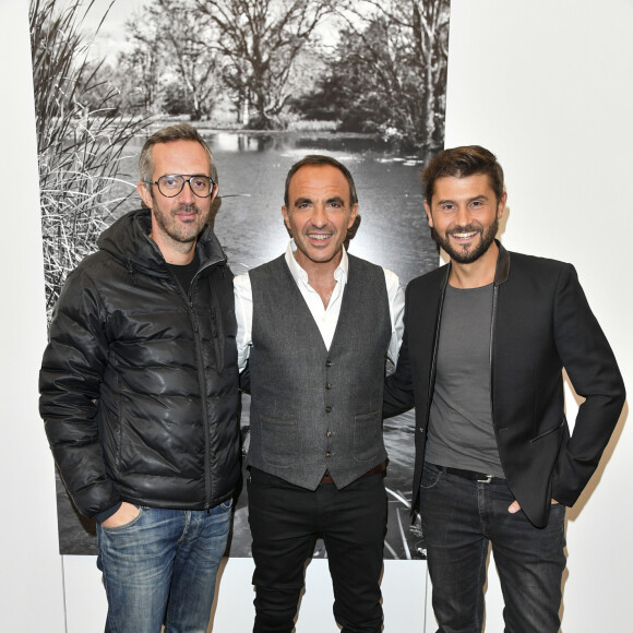 Exclusif - Guillaume Lacroix, Nikos Aliagas et Christophe Beaugrand - N.Aliagas lance son exposition "L'EPREUVE DU TEMPS - INSTANTS PHOTOGRAPHIQUES" et de la sortie de son livre "L'EPREUVE DU TEMPS" sur le toit de la grande Arche de la Défense à Paris, France, le 25 octobre 2018. © Pierre Perusseau/Bestimage