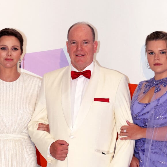 - No Tabloids - Camille Gottlieb, le prince Albert II de Monaco et la princesse Charlène de Monaco lors du 74ème Gala de la Croix-Rouge Monégasque