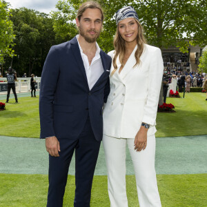 Théo Fleury et sa compagne Camille Cerf - Prix de Diane Longines à l'hippodrome de Chantilly, le 20 juin 2021. © Pierre Perusseau/Bestimage 