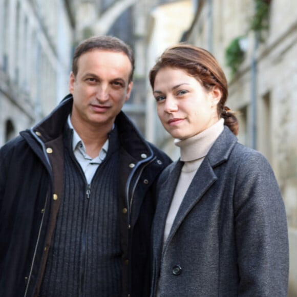 Emilie Dequenne et Michel Ferracci célèbreront cette année leur neuvième année de mariage
Exclusif - Emilie Dequenne et son mari Michel Ferracci - Tournage du téléfilm "Souviens-toi" à Bordeaux le 25 novembre 2014. C'est la première fois que les acteurs Emilie Dequenne et Michel Ferracci tournent ensemble, un souhait professionnel qui se réalise après leur mariage au mois d'octobre dernier.