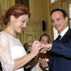 Exclusif - Emilie Dequenne et son époux Michel Ferracci - Mariage de Michel Ferracci et Emilie Dequenne à la mairie du 10ème arrondissement, le samedi 11 octobre 2014 à Paris.