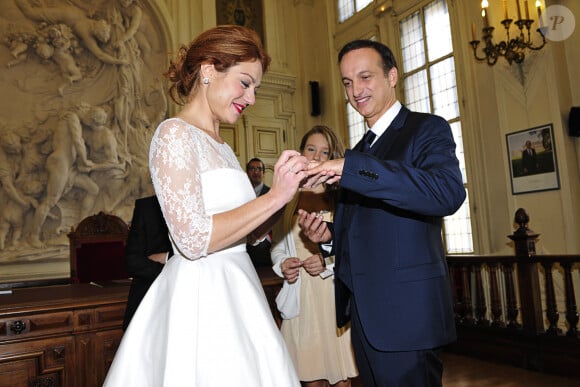 Exclusif - Emilie Dequenne et son époux Michel Ferracci - Mariage de Michel Ferracci et Emilie Dequenne à la mairie du 10ème arrondissement, le samedi 11 octobre 2014 à Paris.