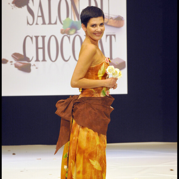 Cristina Cordula - Défilé lors du 16ème salon du Chocolat "Ethic/Choc", porte de Versailles à Paris.