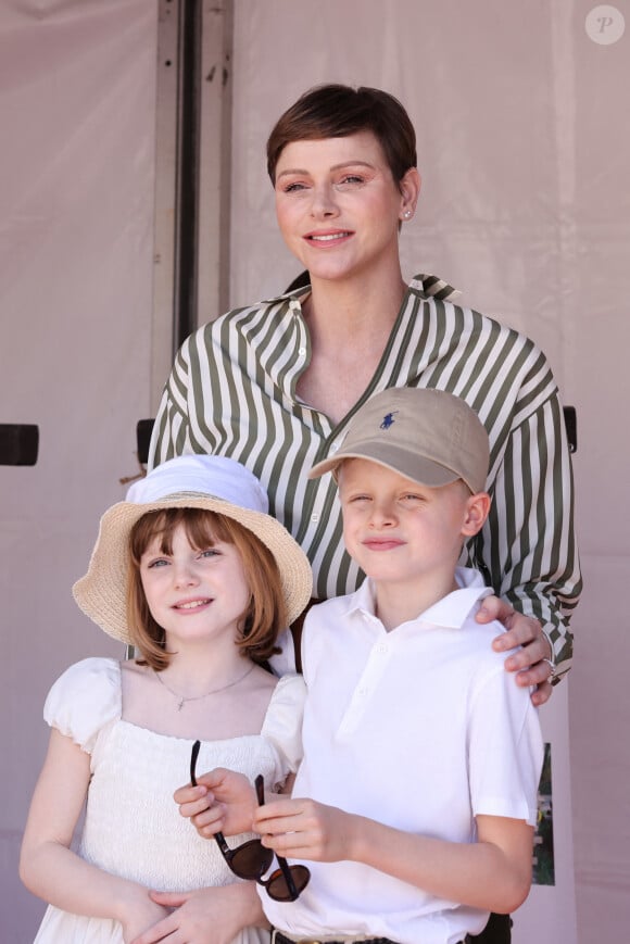 Et les retrouvailles vont être joyeuses en septembre ! 
La princesse Charlene de Monaco, La princesse Gabriella de Monaco, comtesse de Carladès, Le prince Jacques de Monaco, marquis des Baux - 4ème rencontre des sites historiques Grimaldi sur la place du palais Princier à Monaco le 10 juin 2023. © Claudia Albuquerque / Bestimage 