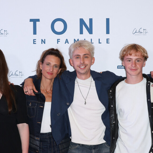 Léa Lopez, Louise Labèque, Nathan Ambrosioni, Thomas Gioria, Camille Cottin,Juliane Lepoureau et Oscar Pauleau - Avant-première du film "Toni en famille" au Pathé Convention à Paris le 29 août 2023. © Coadic Guirec / Bestimage