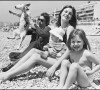 Ils avaient fondé une famille ensemble.
Serge Gainsbourg et Jane Birkin avec Kate Barry et Charlotte Gainsbourg, à Nice en 1972.