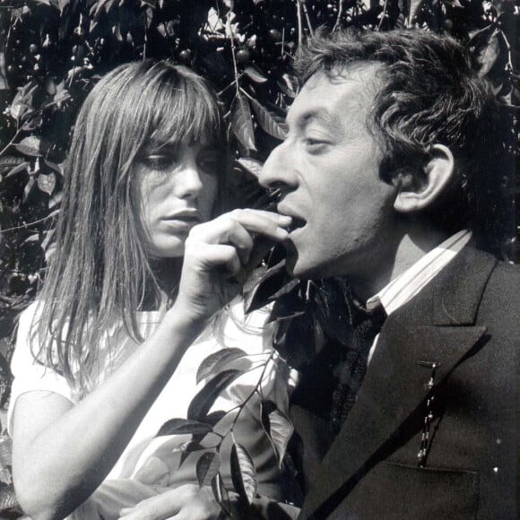 Pour rappel,Serge Gainsbourg et Jane Birkin ont formé un couple iconique.
Serge Gainsbourg et Jane Birkin, archives