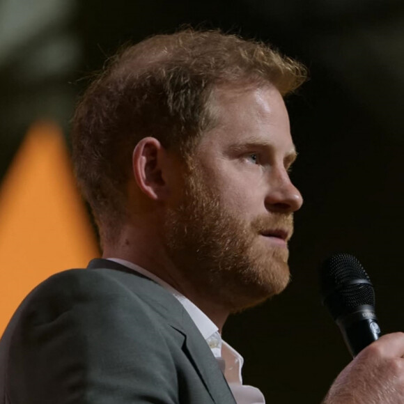Il a également parlé de lui devant tous les soldats.
Prince Harry parle de son fils Archie - Documentaire Netflix "Heart of Invictus". 