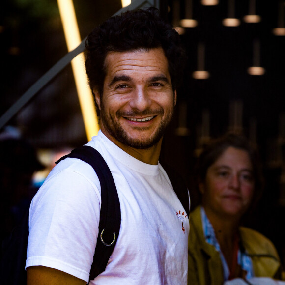 Amir - Arrivées de l'émission "Vivement Dimanche" présentée par M. Drucker et qui sera diffusée le 03 septembre 2023 sur France 3 au Studio Gabriel à Paris, France, le 28 août 2023. © Christophe Clovis / Bestimage