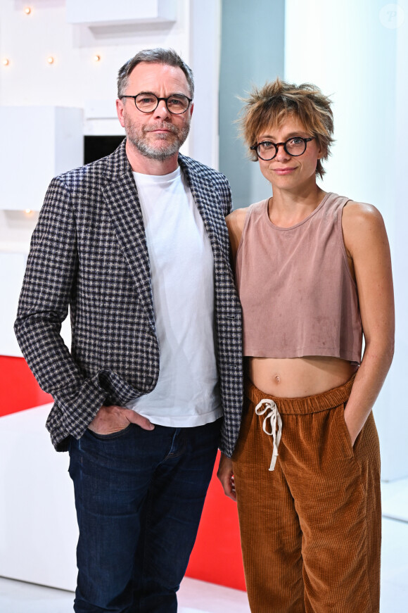 Exclusif - Guillaume de Tonquédec et Lizzie Brocheré - Enregistrement de l'émission de rentrée "Vivement Dimanche" présentée par M. Drucket et qui sera diffusée le 3 septembre 2023 sur France 3 au Studio Gabriel à Paris le 28 aout 2023. © Guillaume Gaffiot/Bestimage