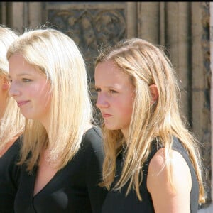 Juliette Martin a épousé Yvan en l'église Saint-Jean-Baptiste d'Arcangues ce samedi 26 août 2023.
Judith, Jeanne-Marie et Juliette Martin - Obsèques de Jacques Martin en la cathédrale Saint-Jean à Lyon. ©Jacovides-Guizard / Bestimage