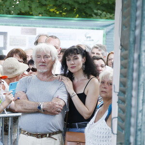 Hugues Aufray - En France, à Chanceaux-Près-Loches, Hugues AUFRAY et Murielle lors de la 20ème édition de LA FORET DES LIVRES 2015