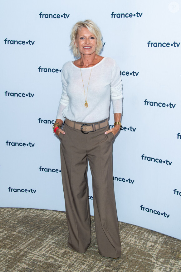 Sophie Davant lors du photocall dans le cadre de la conférence de presse de France Télévisions au Pavillon Gabriel à Paris, France, le 24 août 2021. © Pierre Perusseau/Bestimage