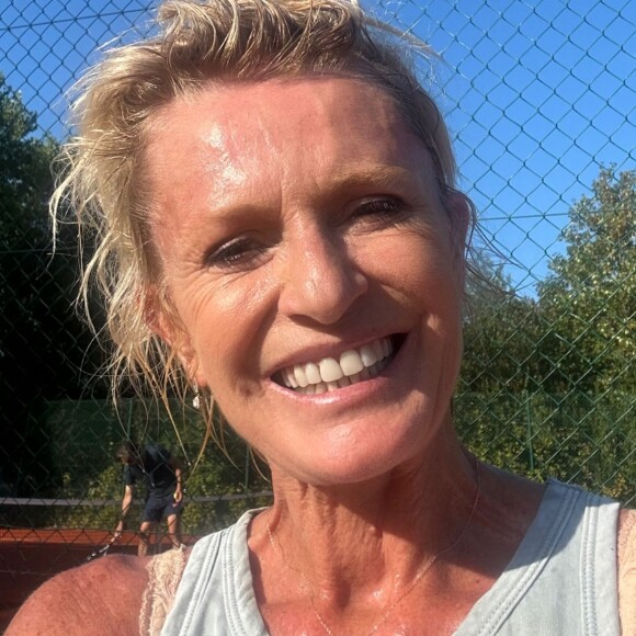 Elle y apparaît 100% naturelle, sans maquillage ni filtre.
Sophie Davant se dévoile au naturel sur Instagram.