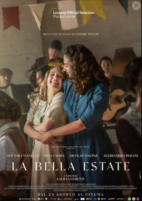 Le film se déroule en 1938, à Turin. "Ginia a seize ans. Elle tombe amoureuse d'un jeune peintre et découvre les milieux artistiques de la ville grâce à son guide Amelia, une jeune femme sensuelle, à peine plus âgée que Ginia."
Affiche du film "La Bella estate" de Laura Luchetti.