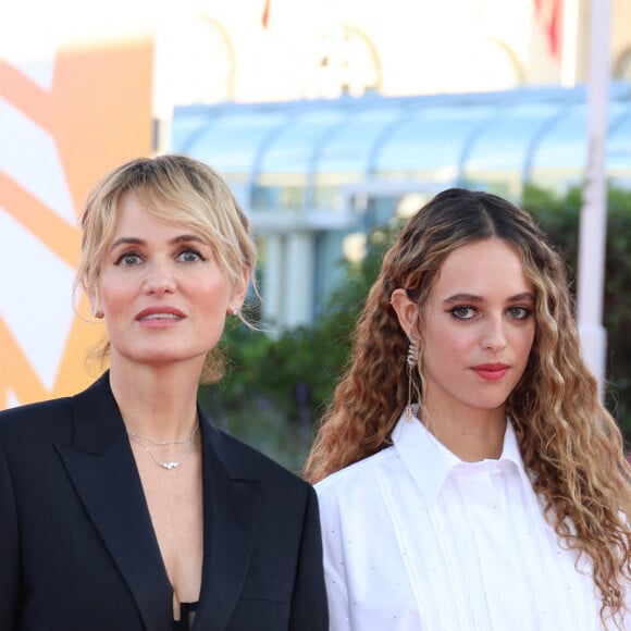 Judith Godrèche et sa fille Tess Berthelemy à la première du film "Dogman" lors du 49ème Festival du Cinema Americain de Deauville, France, le 2 septembre 2023. © Denis Guignebourg/BestImage 