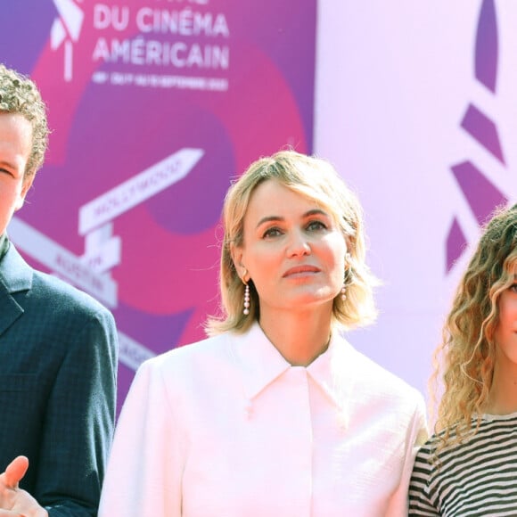 Judith Godrèche et ses enfants Noé Boon et Tess Barthélemy à la première de la série "Icon of French Cinema" lors du 49ème Festival du Cinema Americain de Deauville, France, le 2 septembre 2023. © Denis Guignebourg/BestImage 