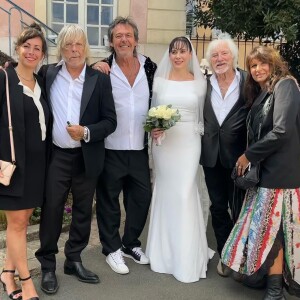 Le couple était le week-end dernier au mariage d'Hugues Aufray
Jean-Luc Reichmann a partagé plusieurs photos du mariage de Hugues Aufray avec sa femme Murielle sur Instagram.