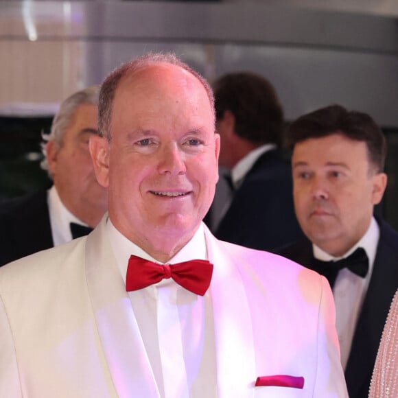 Camille Gottlieb, le prince Albert II de Monaco et la princesse Charlène de Monaco lors du 74ème Gala de la Croix-Rouge Monégasque, qui se tient dans la mythique Salle des Etoiles du Sporting Monte-Carlo à Monaco. Cette année l'ambassadeur du gala n'est autre que la rock star internationale Robbie Wiliams. En cette occasion Robbie Williams s'est produit en concert exclusif à la Salle des Etoiles. Monaco, le 29 juillet 2023. © Claudia Albuquerque/Bestimage 